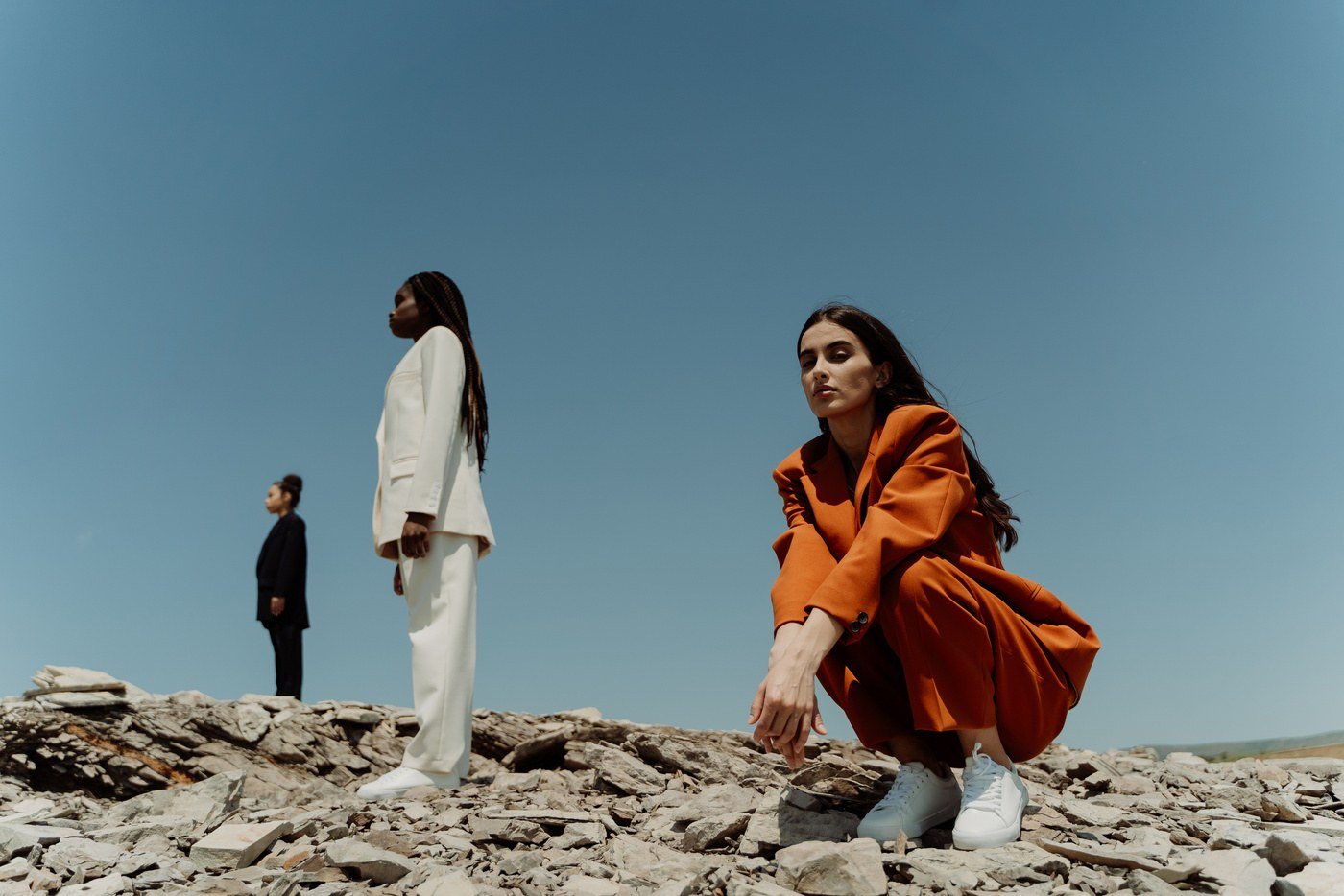 AUREA campaign — figures on the rocks
